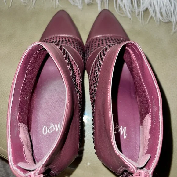 Purple leather ankle boots with faceted purple rhinestones by Impo, size 9 - Picture 5 of 7